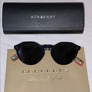 BURBERRY SUNGLASSES